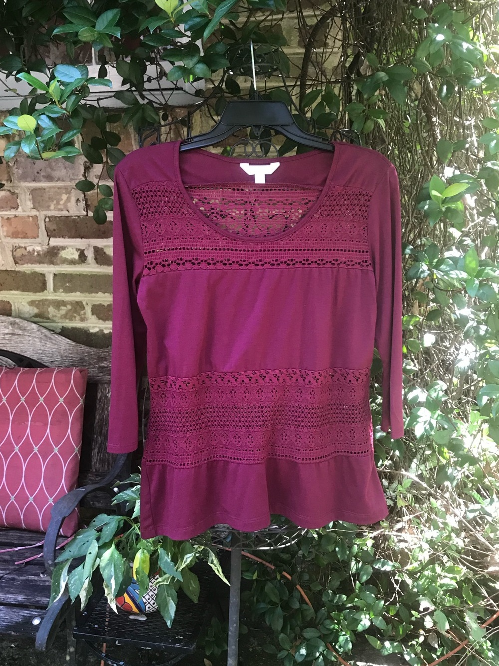 Charming Charlie- MAGENTA CROCHET KNIT SHIRT TOP- Size Small- NWOT
